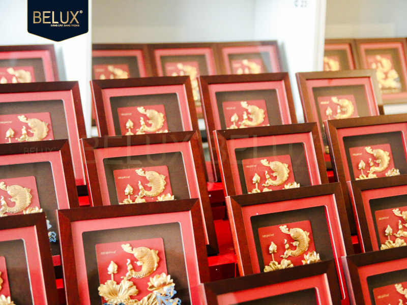 Lô 300 tranh cá chép hóa rồng dát vàng 24k 24x24cm VTTC thiết kế theo yêu cầu